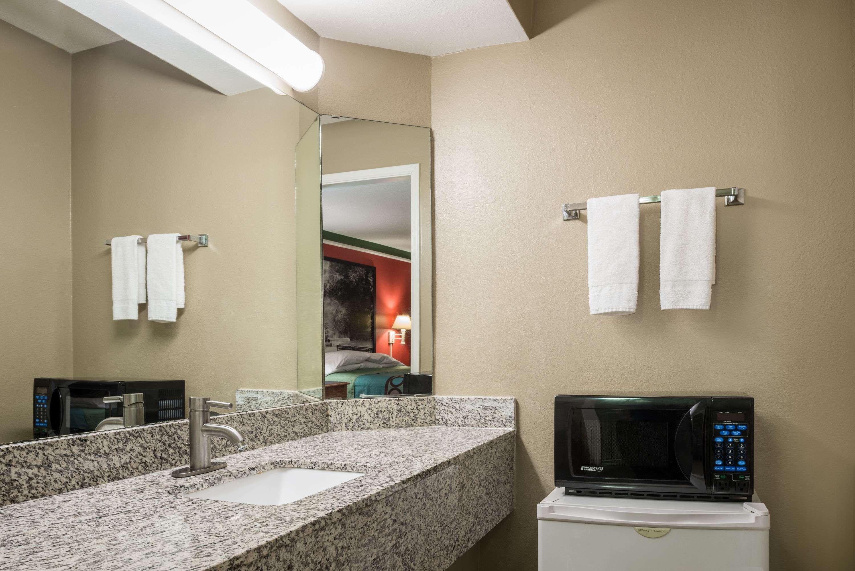 Super 8 By Wyndham Little Rock/Otter Creek Motel Екстериор снимка